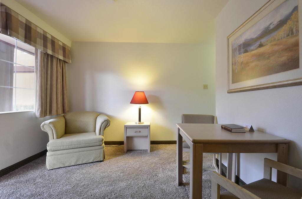 Amco Hotel & Suites- Fort Hood Killeen Room photo